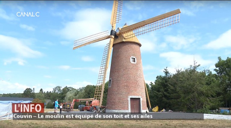 Moulin de Tromcourt est équipé de son toit et ses ailes