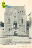 Hôtel de ville 1884 dalle armoriée 1819 "Je maintiendrai"